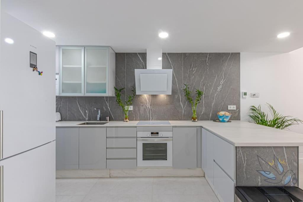 Puerto Marina Luxury 2Bdr Apartment With Sea View 베날마데나코스타 외부 사진